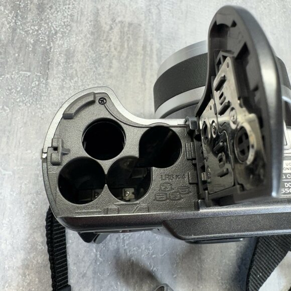 Olympus SP-550UZ 7.1MP Digital Camera with 18x Optical Zoom Tested - Picture 6 of 14